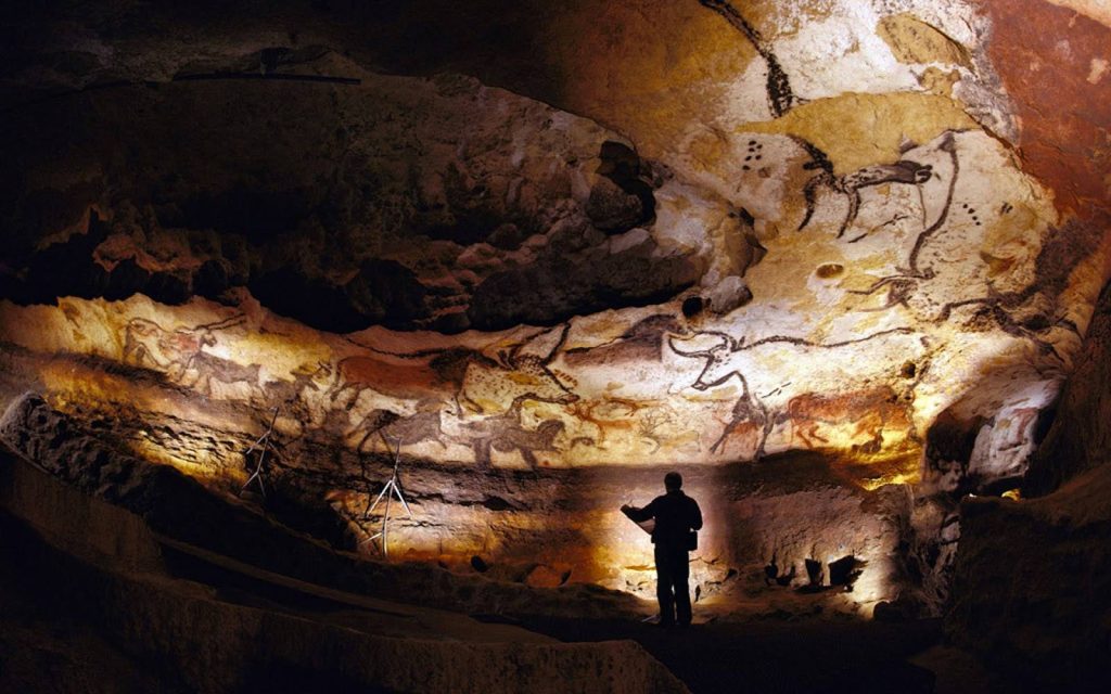 Qu'est-ce que l'art immersif ? - grotte de lascaux c centre international de lart parietal montignac lascaux - Mapping Motion